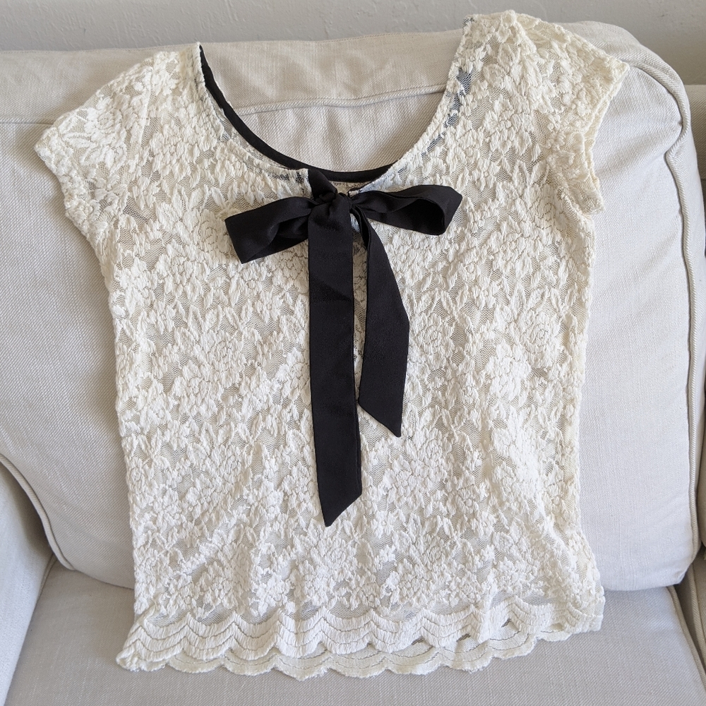 Urban outfitters White lace shirt with bow back